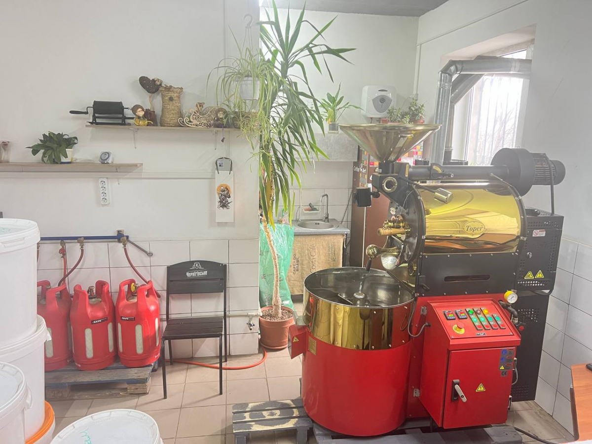 Для кав'ярень та ресторанів - мешканець Запоріжжя налагодив виробництво обсмаженої кави (фото)