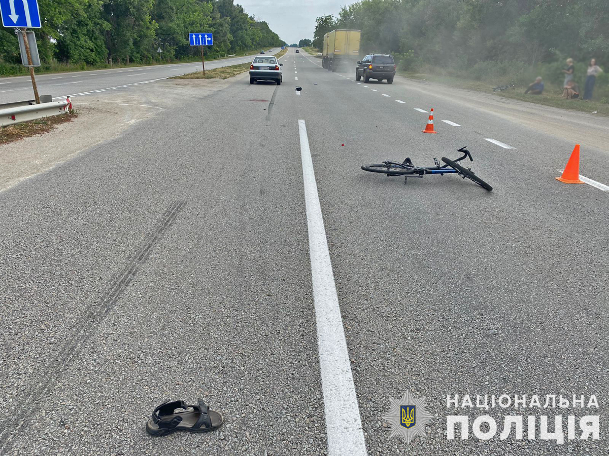 У Запорізькому районі автомобіль збив підлітка на велосипеді – фото