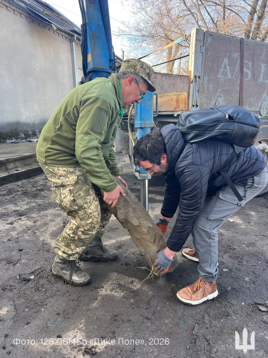 На Запоріжжі військові врятували кам’яних баб від російських авіабомб (фото)