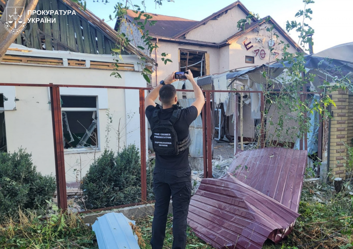 "Осередок вибуху був буквально за два будинки від нас" - що розповідають очевидці масованого авіаудару по Запоріжжю (відео, фото)