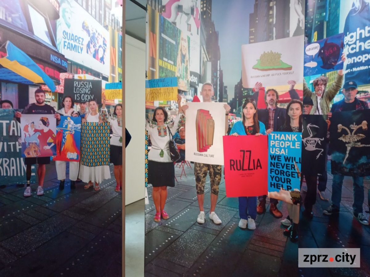 У Запоріжжі відкрили портал на Таймс-сквер: ексклюзивне інтерв'ю з художником із США, який приїхав в Україну