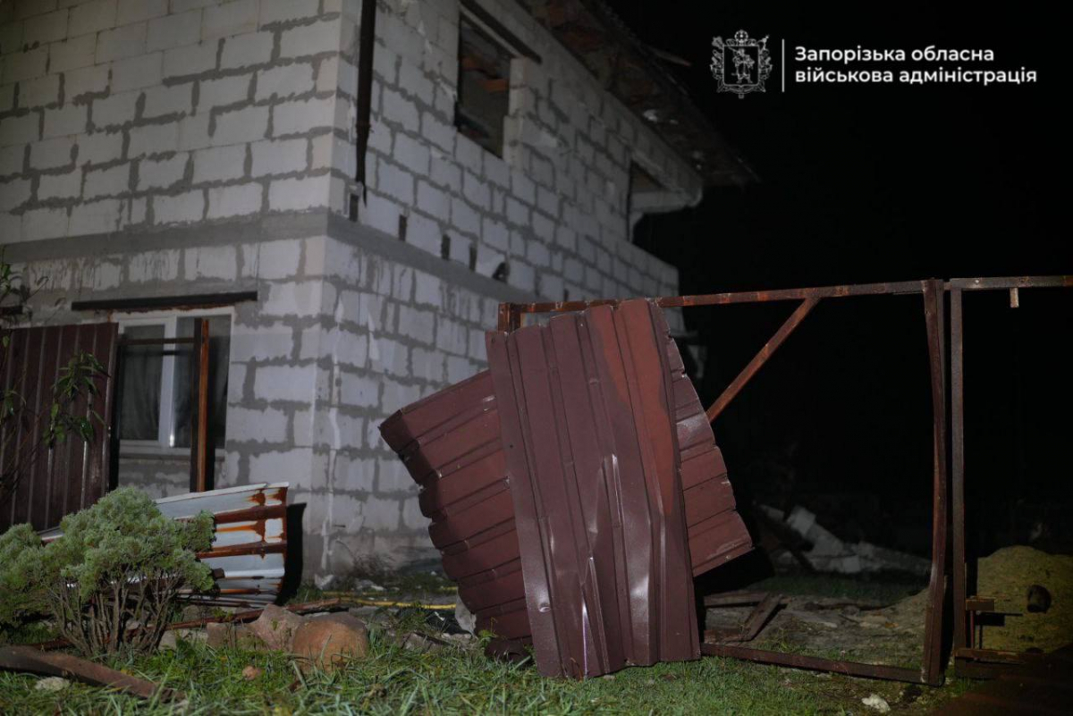 Вночі росіяни вдарили по Запоріжжю: двоє поранених, тисячі мешканців залишились без світла (фото, відео)