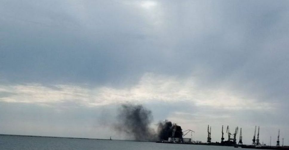 В окупованому Бердянську над портом піднімається дим