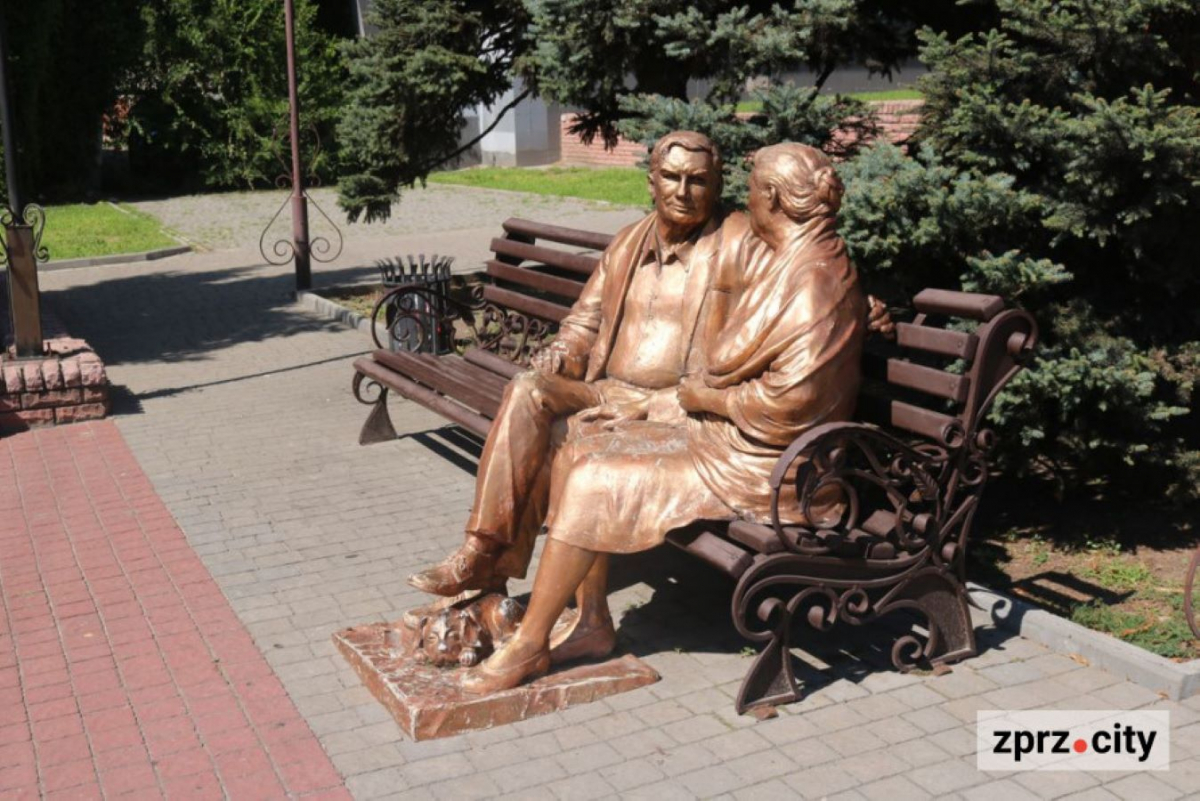 З кого ліпили запорізьку паркову скульптуру «Батьки»: історія створення від автора – ексклюзив