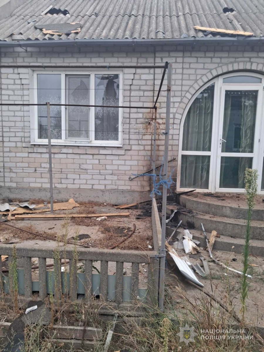 Ударили по Дніпрогесу та торговельному центру: на Запоріжжі внаслідок російських атак є поранені (фото, відео)