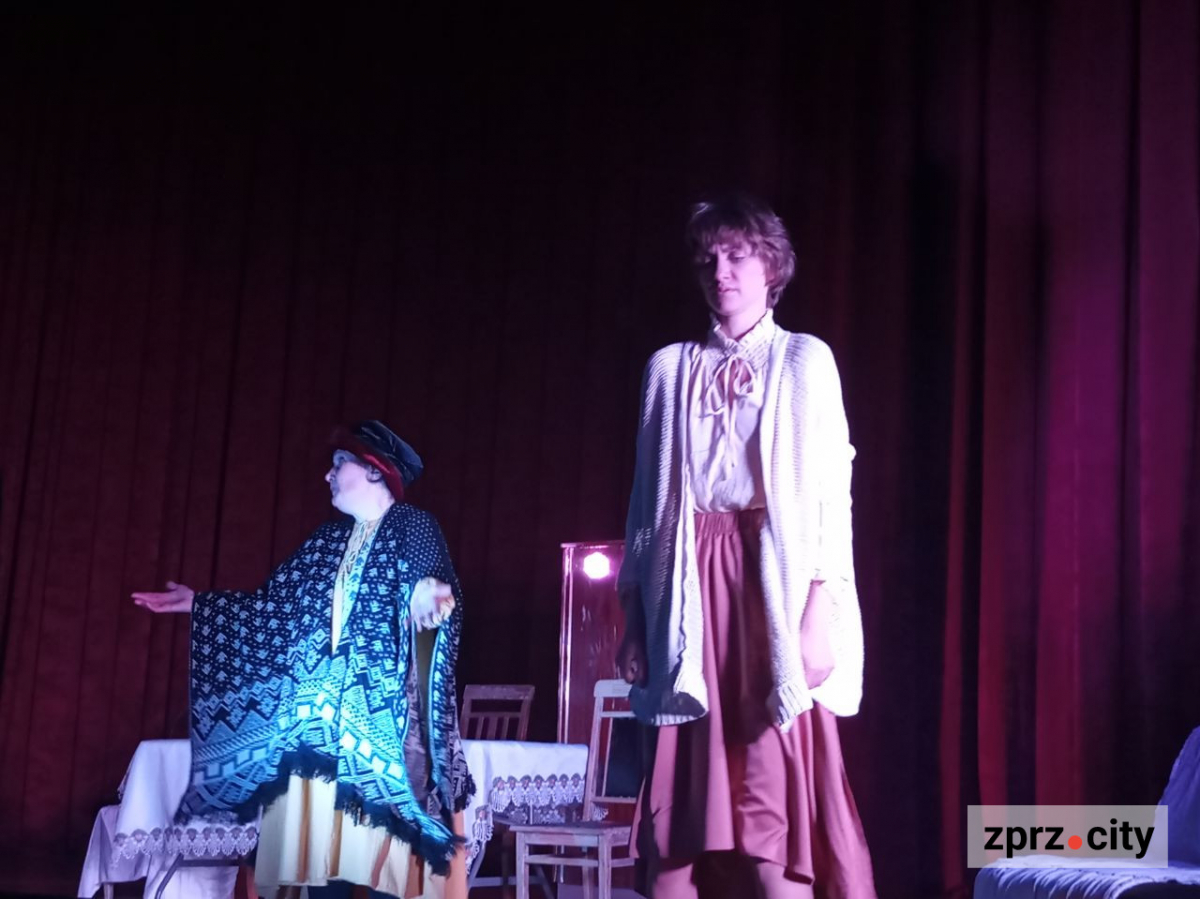 Запорізький театр обрав для показу прем'єри один з віддалених районів міста - фото