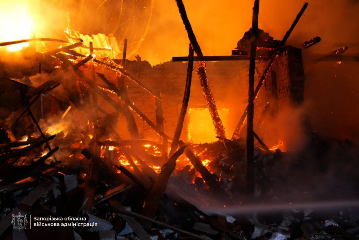 Під час масованого удару по Запоріжжю загинув чоловік - все, що відомо про наслідки ворожого обстрілу (відео, фото)