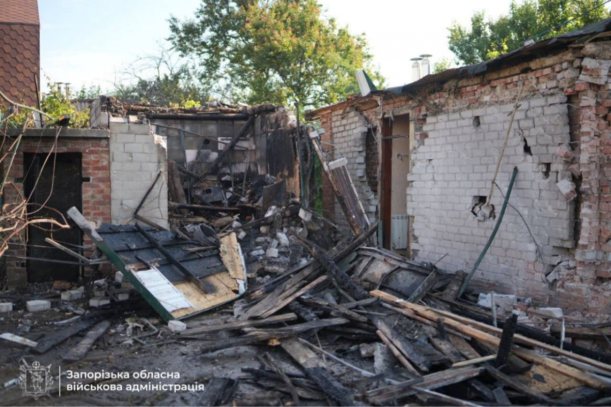 У Запоріжжі через атаку дронів постраждала жінка, пошкоджено СТО та приватні будинки (фото, відео)