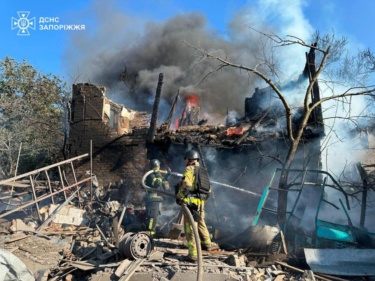 КАБи вдарили по Запоріжжю: у приватному секторі загинули люди, триває пошук під завалами (фото, відео)