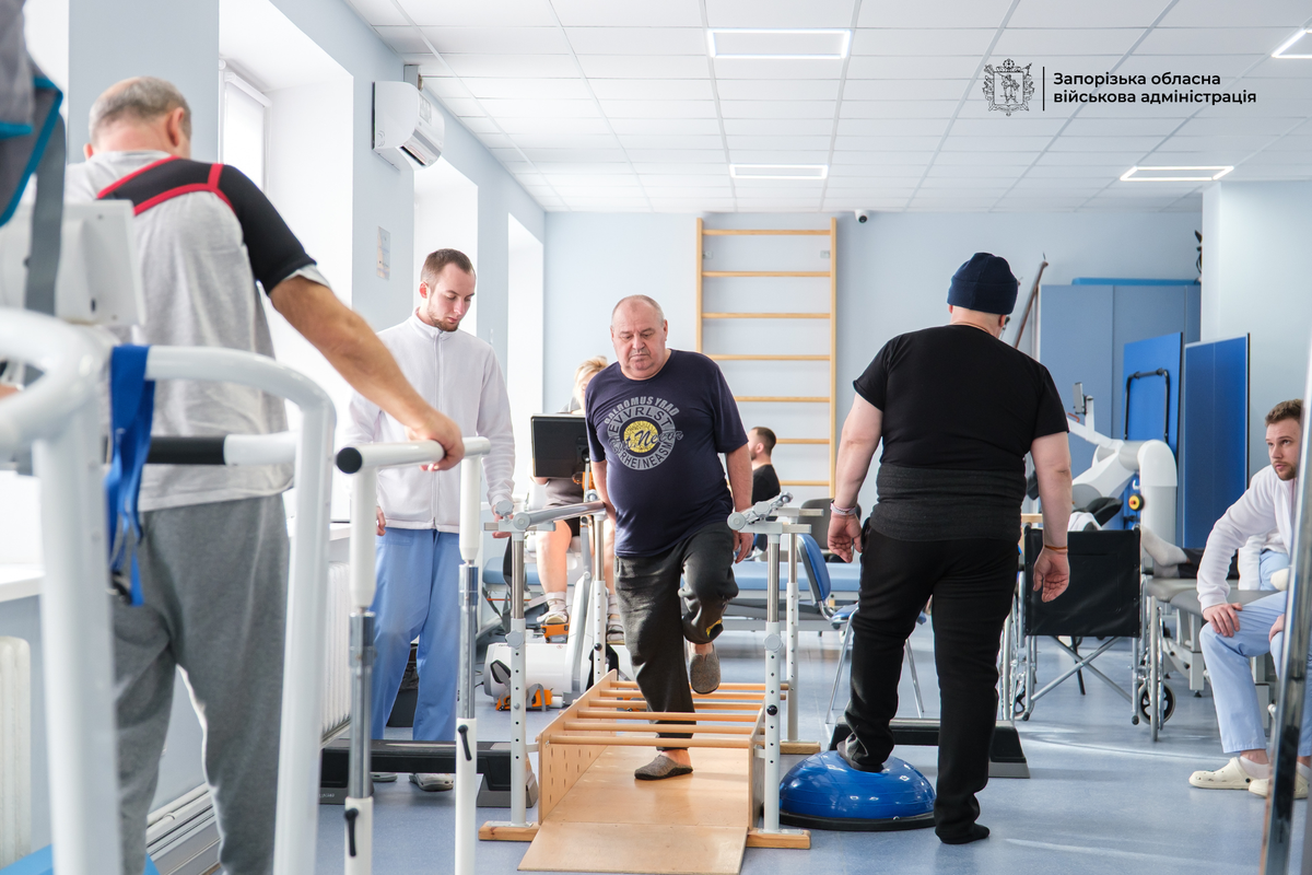 Від реанімації до перших кроків:  як у Запорізькій області повертають людей до життя (фото, відео)