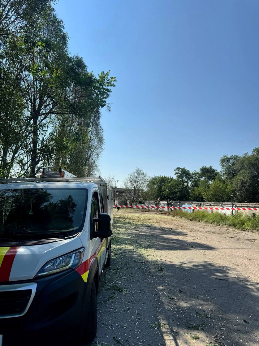 Внаслідок ракетного удару по Запоріжжю в одному з районів утворилась 9-метрова вирва - що кажуть екологи