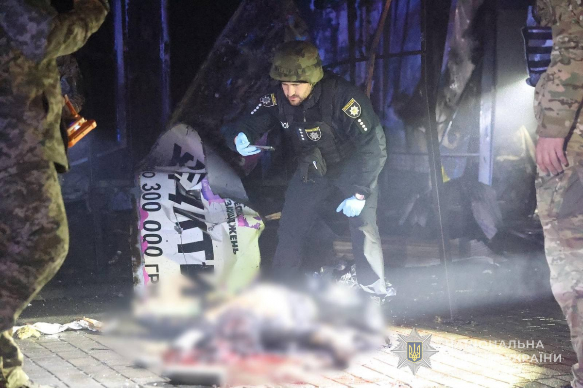 Вночі ворог ударив авіабомбою по запорізькому ринку, п'ятеро людей загинули - що ще відомо про наслідки атаки (фото, відео)