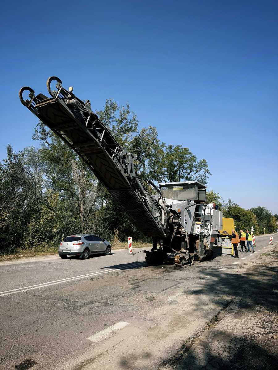 Стартував ремонт важливої траси – на Запоріжжі оновлюють дорогу міжнародного значення (фото)