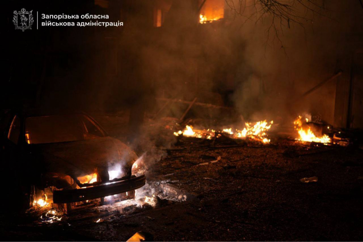 Поранення, руйнування, пожежі: вночі Запоріжжя зазнало масованої атаки ворожих дронів - що відомо про наслідки