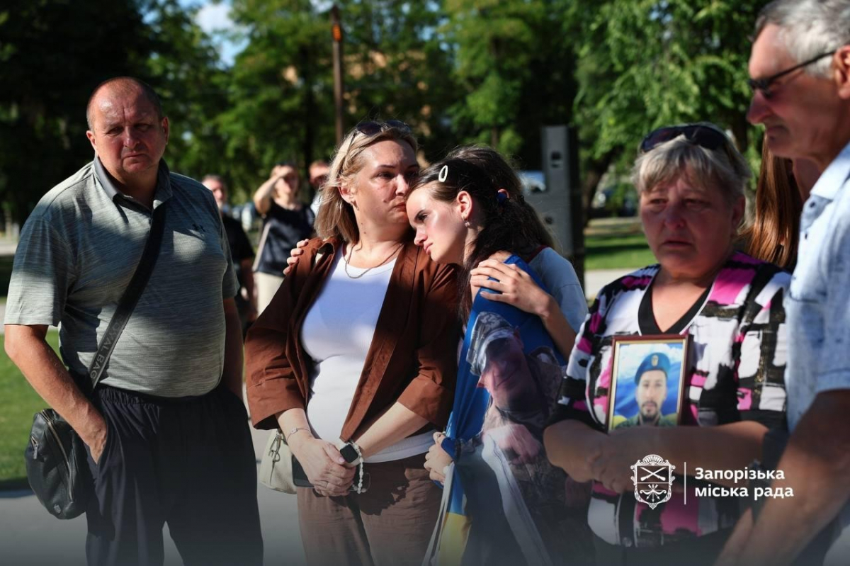 Пам'ять про полеглих Героїв: на меморіалі в Запоріжжі з'явилися нові іменні «дзвіночки» (фото)