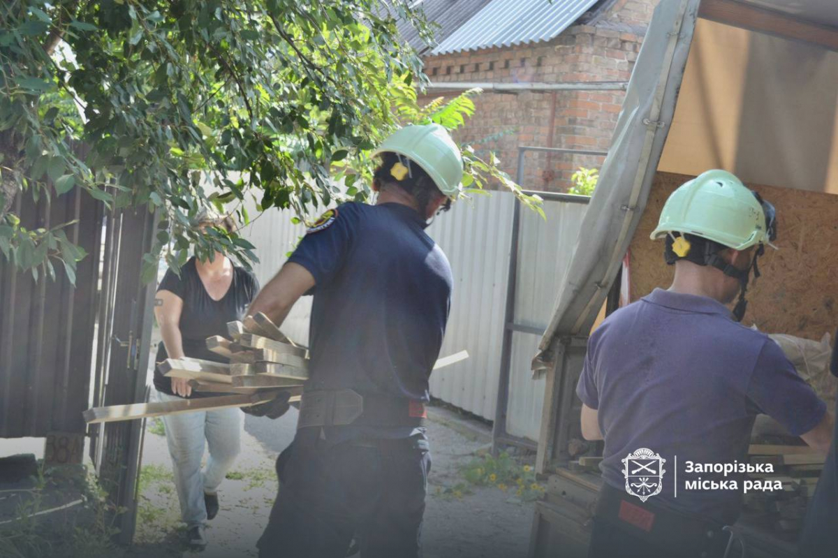 У Запоріжжі продовжують усувати наслідки масованої ворожої атаки 30 вересня - що зробили