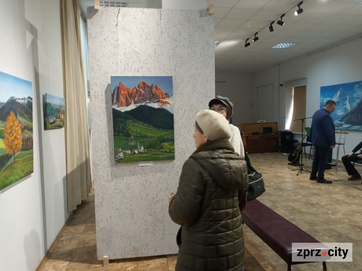 Світиться у темряві та оживає: у запорізькому музеї показують картину, що дивом вціліла (фото, відео)