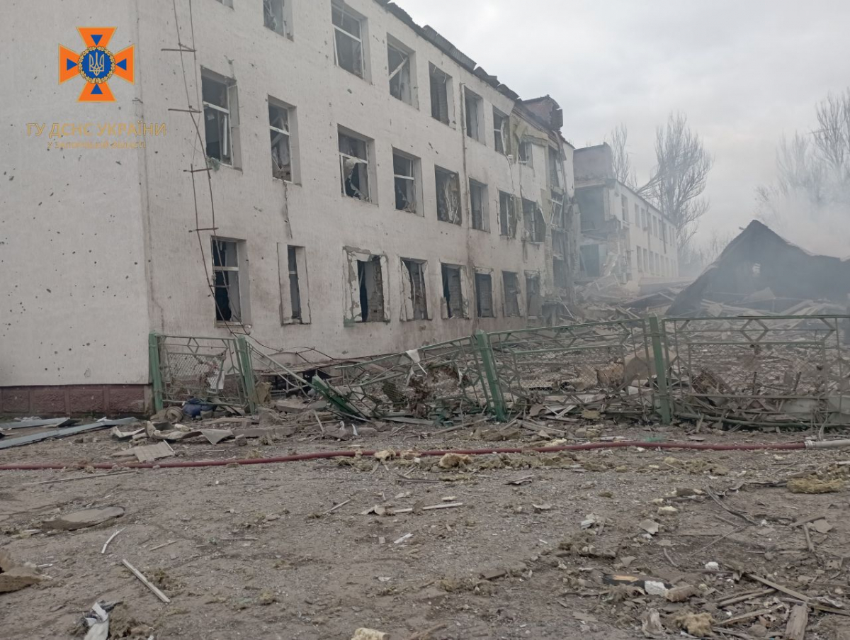Ворог двічі вдарив по сучасній гімназії у Запорізькій області - подробиці, фото