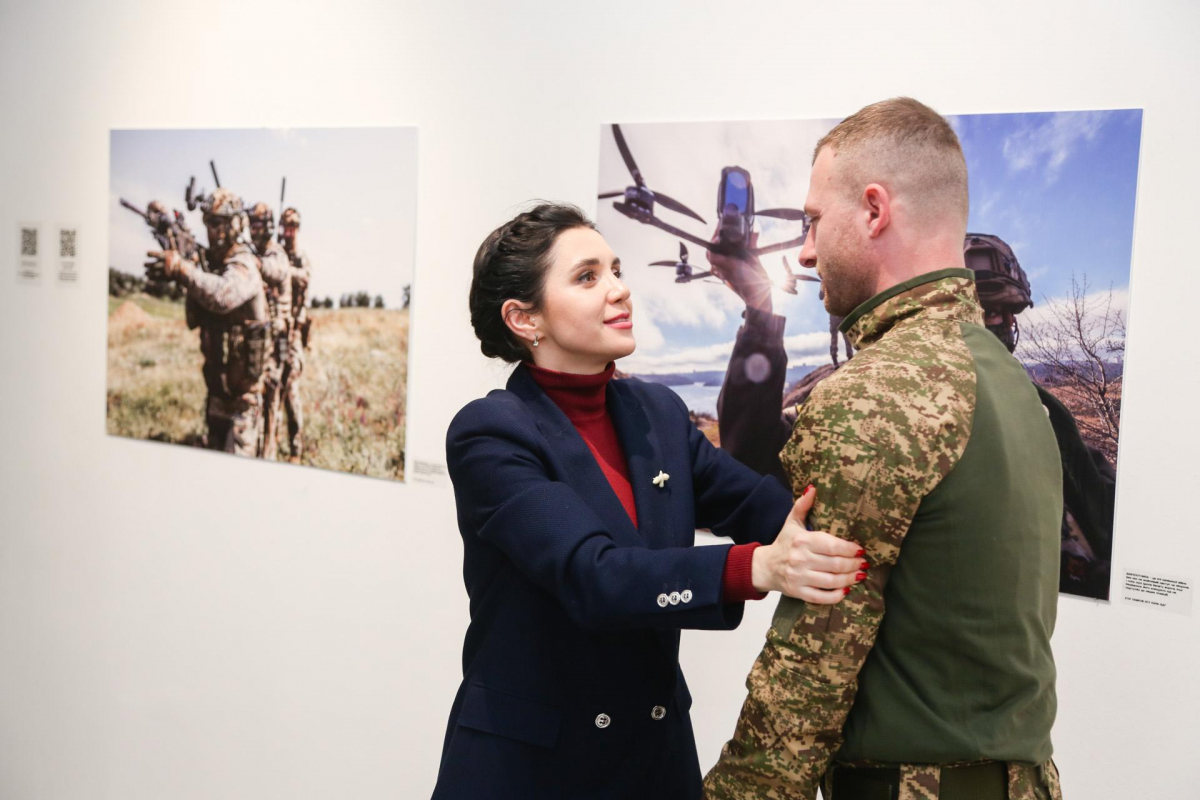 Відомий запорізький фотограф, який чудово знімає Хортицю, пішов у Нацгвардію і присвятив їй виставку