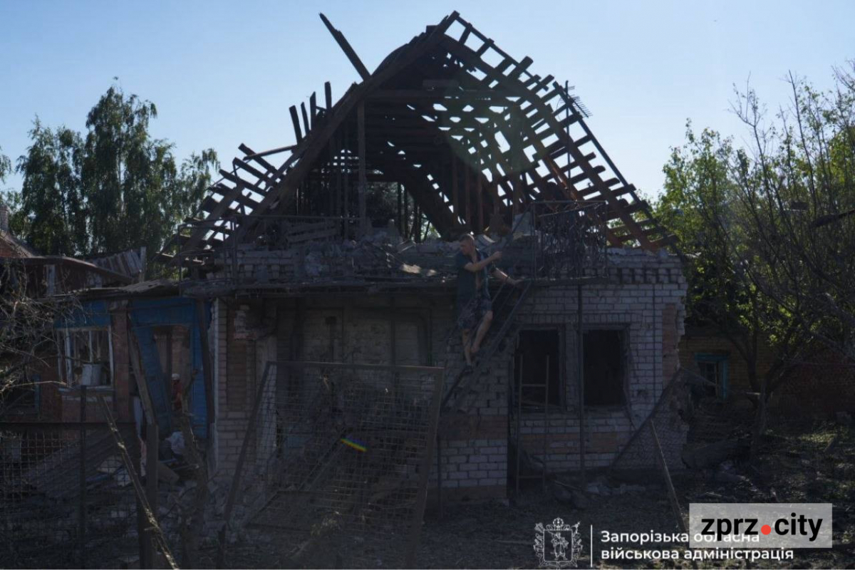 Зруйновані будинки та постраждалі - росіяни атакували Запоріжжя (фото)