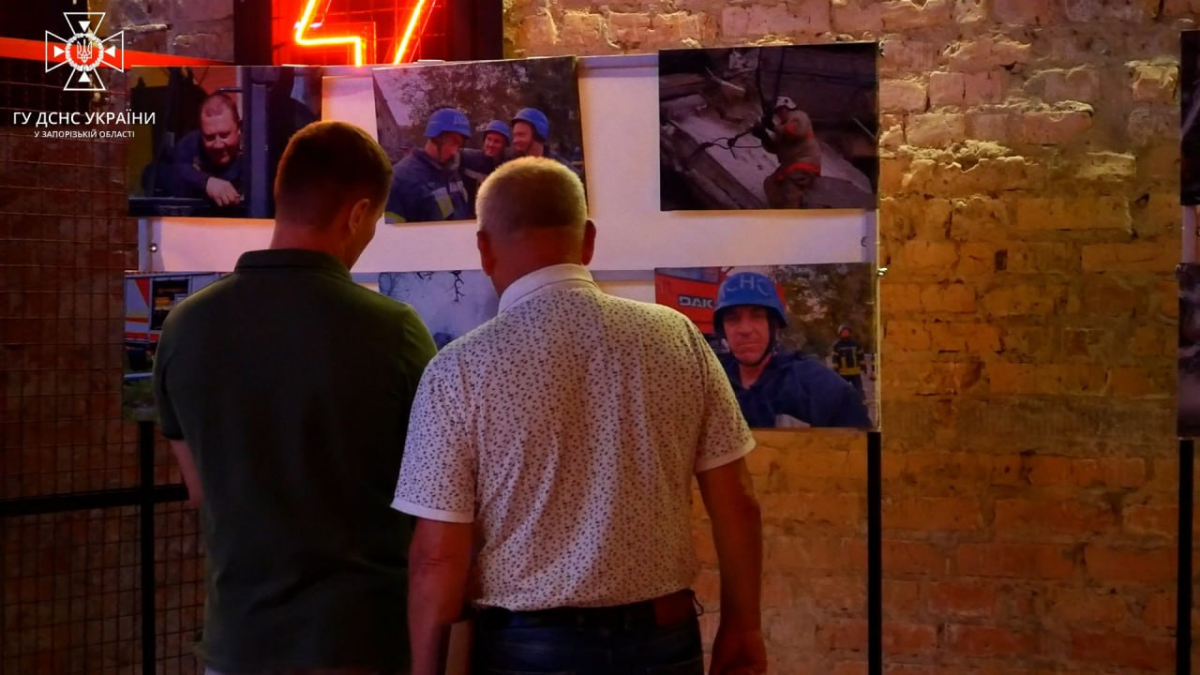 У Запоріжжі відкрилась вражаюча фотовиставка «Герої без зброї» – фото