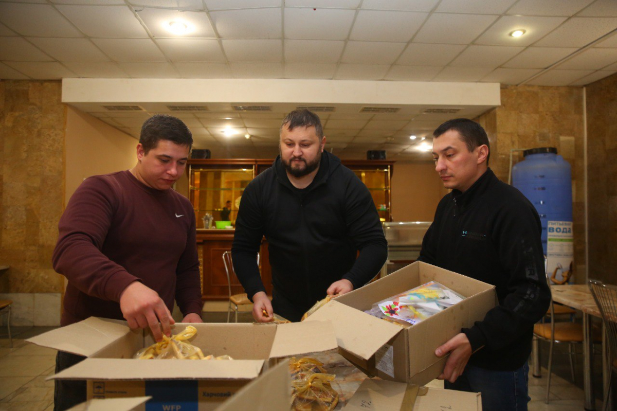 Волонтери запорізького підприємства передали військовим медикаменти і витратні матеріали