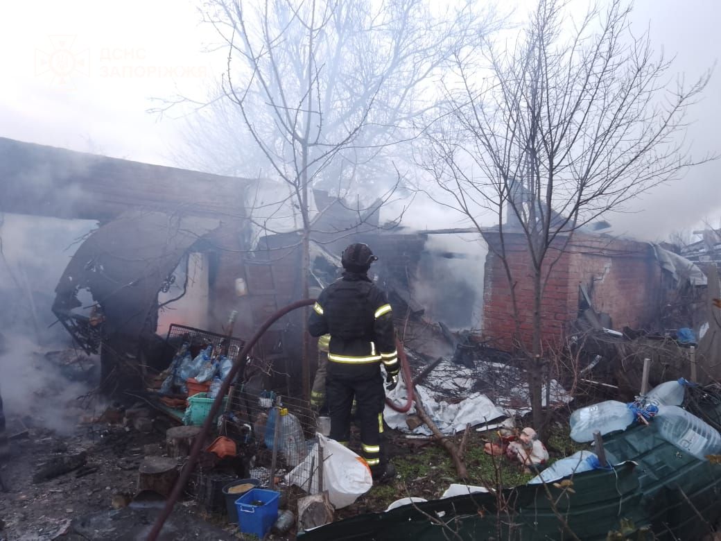 Поранення, руйнування і пожежа - які наслідки ворожих обстрілів Запорізької області за добу