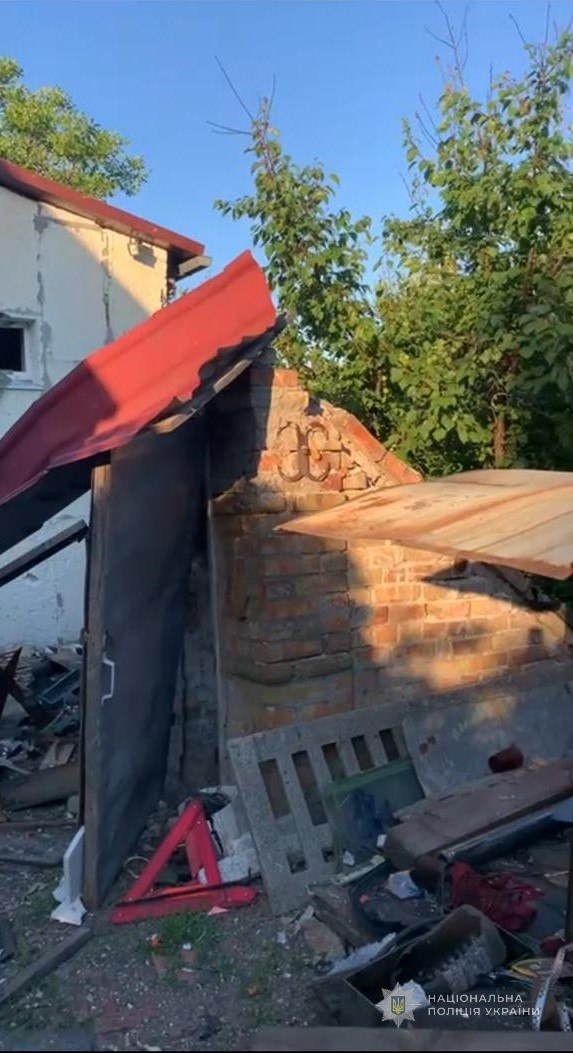 Атака дронами на Запорізький район: пошкоджено будинки та авто, є поранені (фото)