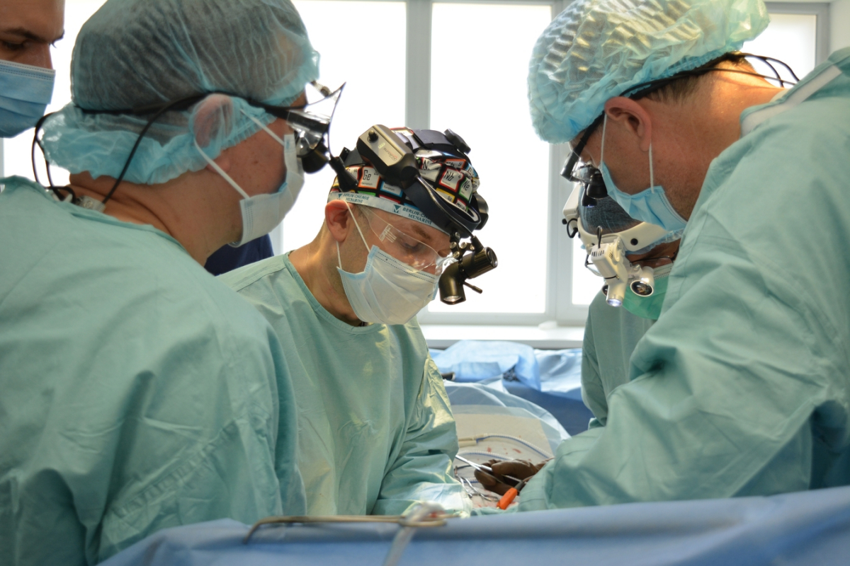 Унікальна операція – запорізькі та київські лікарі врятували життя молодій дівчині