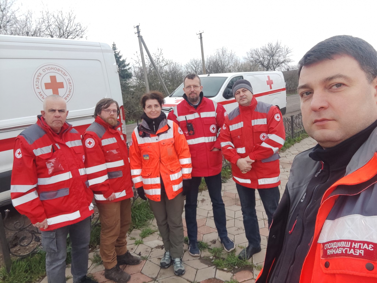 Командир запорізького загону разом з волонтерами допомагають вижити мешканцям нескорених міст