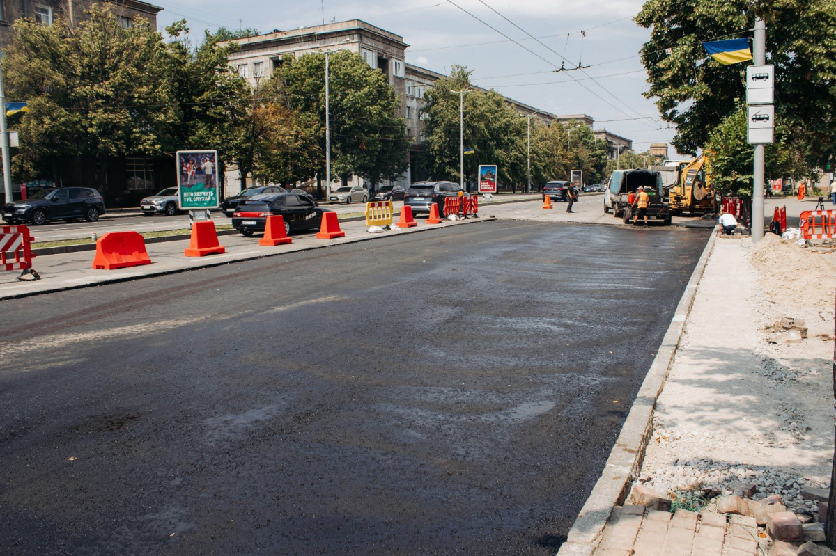 Таємнича знахідка вплинула на строки - у Запоріжжі два тижні ремонтували комунікації, які постраждали внаслідок обстрілу (фото)