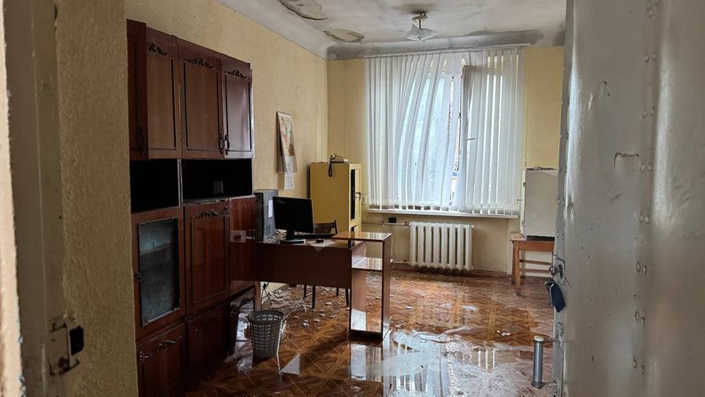 Пошкоджений коледж і зруйновані кабінети – як у Запоріжжі виглядає будівля після атаки дронів-камікадзе (фото, відео)