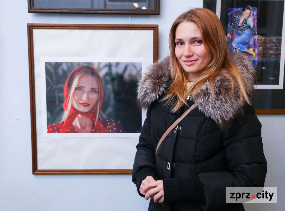 У Запоріжжі відкрили виставку жіночої краси - фото