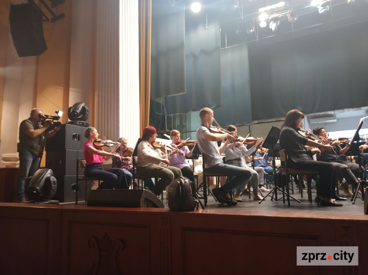 У Запоріжжі яскраво закриють симфонічний сезон із зірковими гостями - фото з репетиції