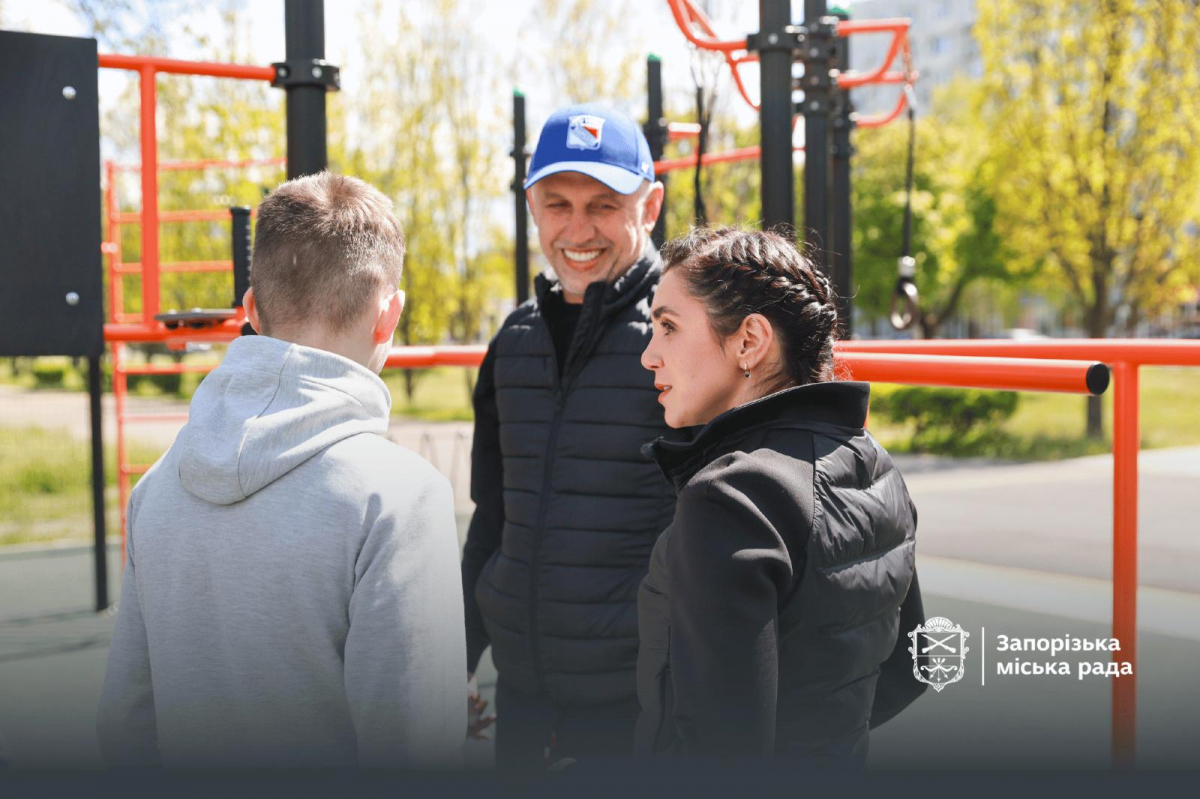 У Запоріжжі працює інклюзивний спортмайданчик: щодня його відвідують десятки містян (фото)