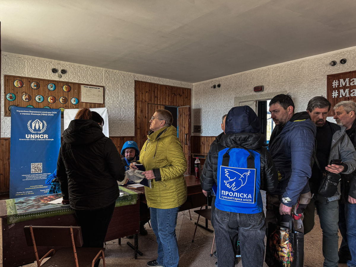 «Коли летить FPV — діти ховаються під деревом»: як під постійними обстрілами живе село Біленьке на Запоріжжі (фото)