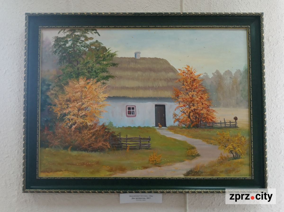 Запорізький музей тимчасово надав "дах" художникам з вернісажу у фонтана - фото