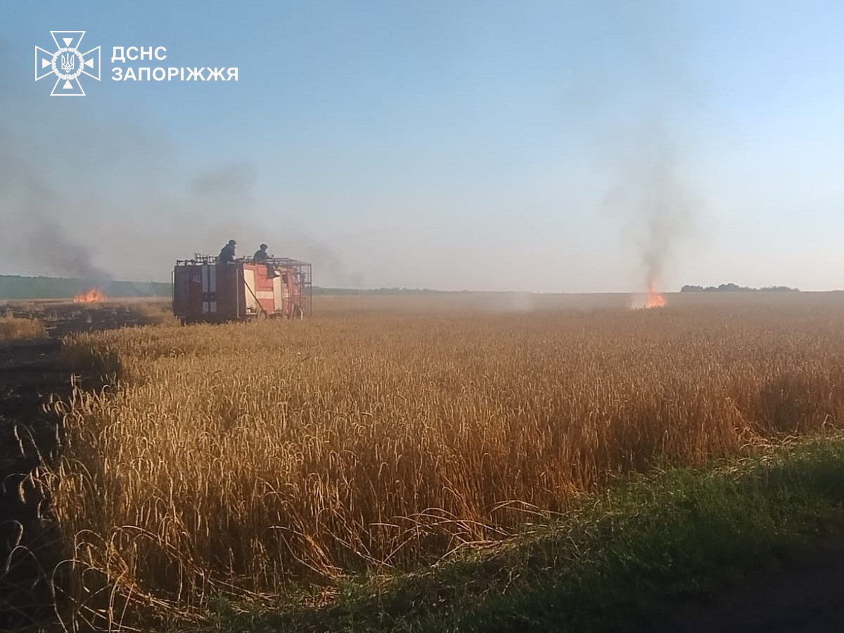  Росіяни авіабомбою знищили лікарню на Запоріжжі: під завалами опинилися медпрацівники (фото)