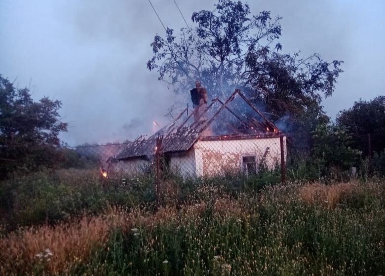 Обійшлося без постраждалих: ворог продовжує гатити по населеним пунктам Запорізької області