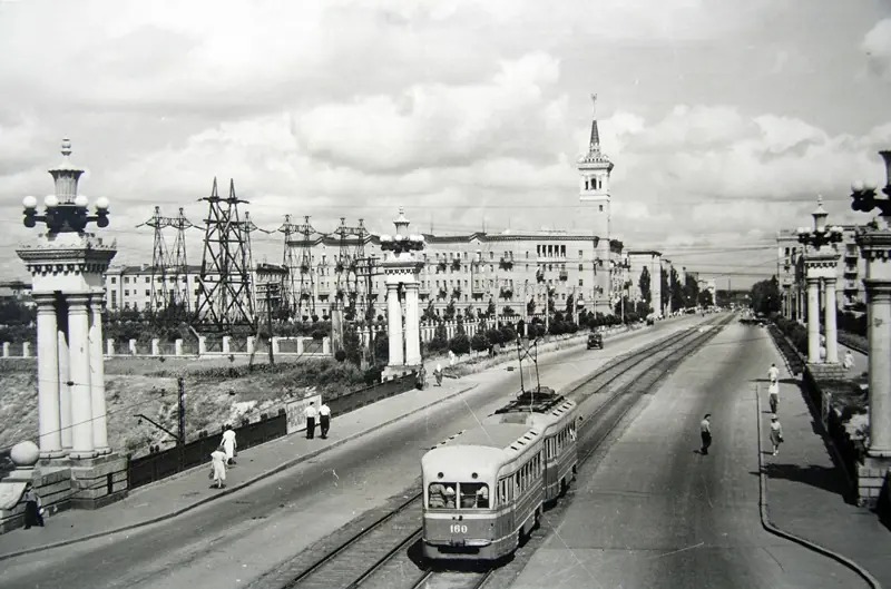 Трамваї на проспекті – як виглядала головна вулиця Запоріжжя до 2004 року (фото)