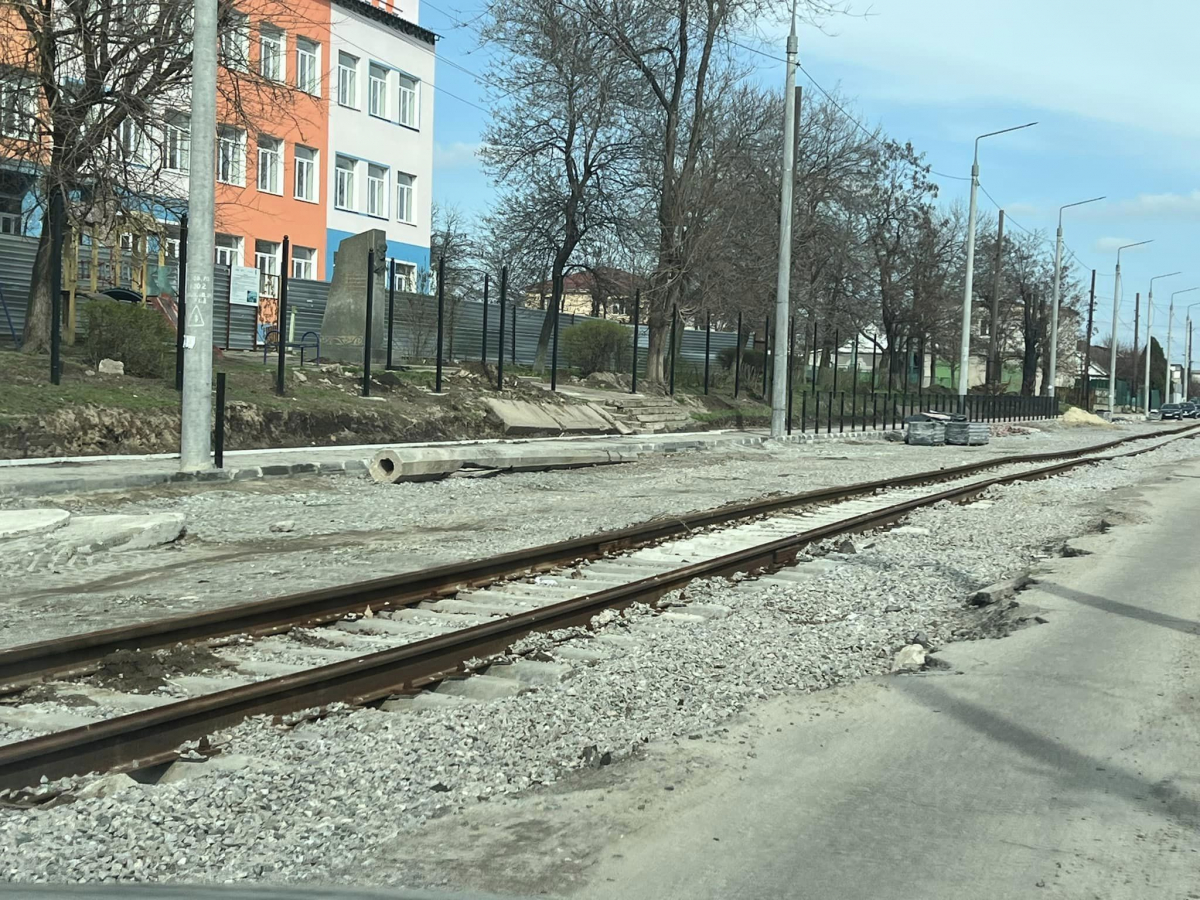 Мешканці одного з районів Запоріжжя понад два роки живуть без дороги, тротуарів та трамвайних колій