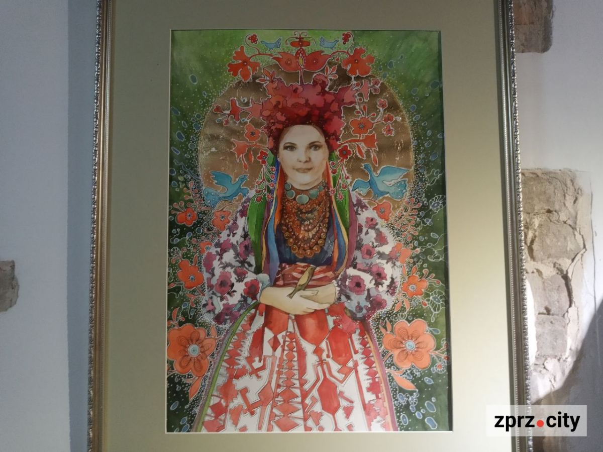 У запорізькому музеї з розмахом відзначили День вишиванки: можна подивитись виставку з унікальними експонатами – фото