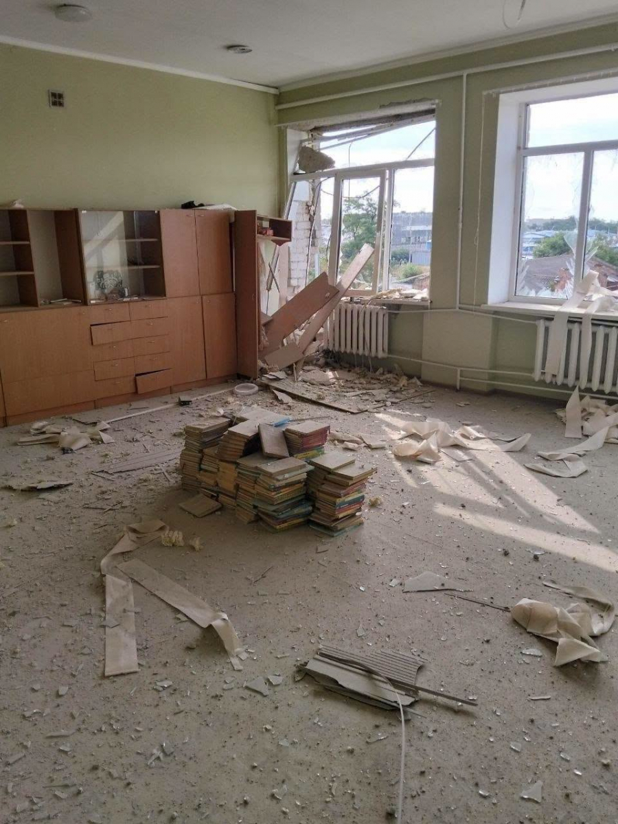Упродовж доби росіяни завдали 1053 удари по Запорізькій області: внаслідок атаки пошкоджено ліцей (фото)
