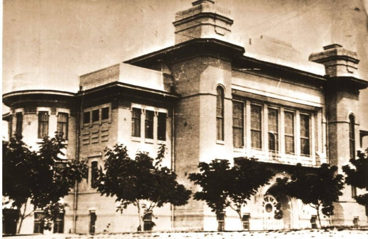 У стилі модерн - як у Запоріжжі виглядала чоловіча гімназія, збудована понад сто років тому (фото)