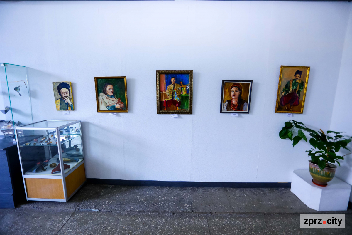 Що показують у виставковому залі запорізьких художників, який був зачинений майже 500 днів - фото