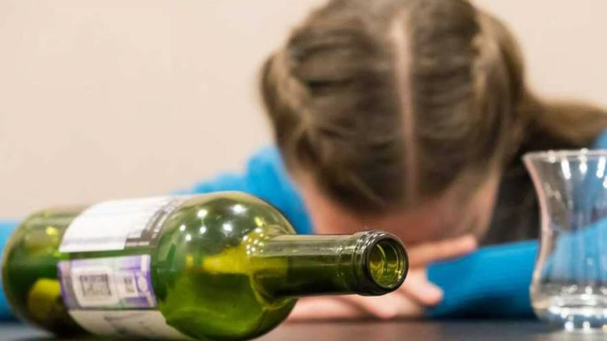 У Запоріжжі до лікарні з гострим отруєнням спиртним потрапила 13-річна дівчинка.