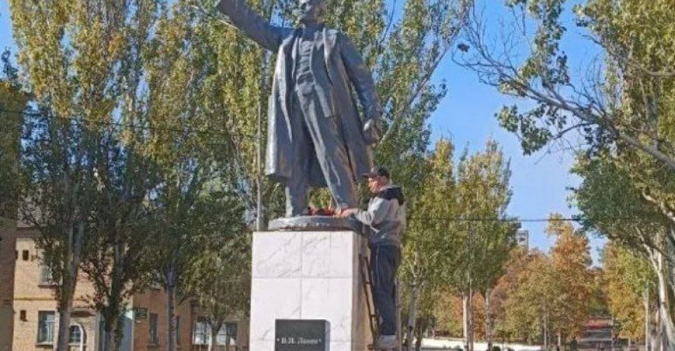 В окупованому Мелітополі росіяни встановили пам'ятник леніну - фото