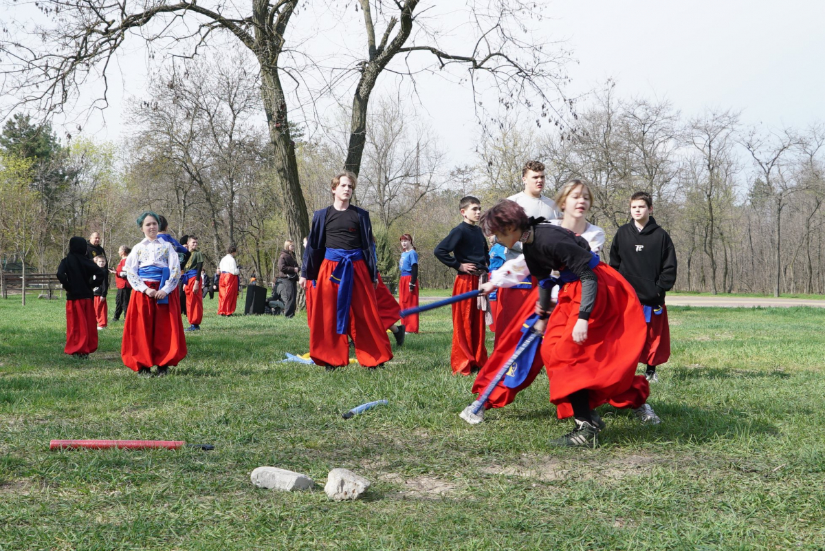 На Великдень спасівці показали на Хортиці видовищні козацькі бойові мистецтва - фото