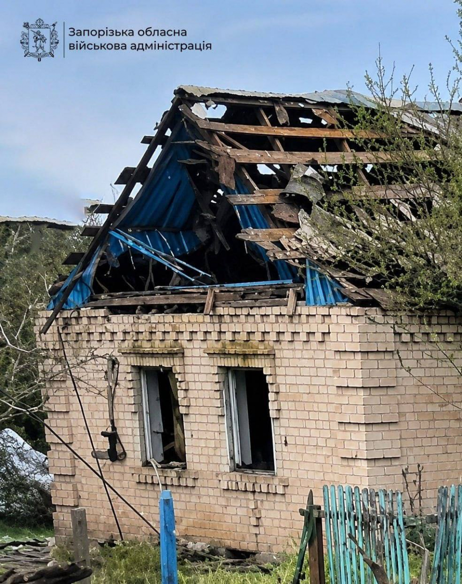 Окупанти вдарили по місцю видачі гуманітарної допомоги у Комишувасі, фото: ЗОВА 