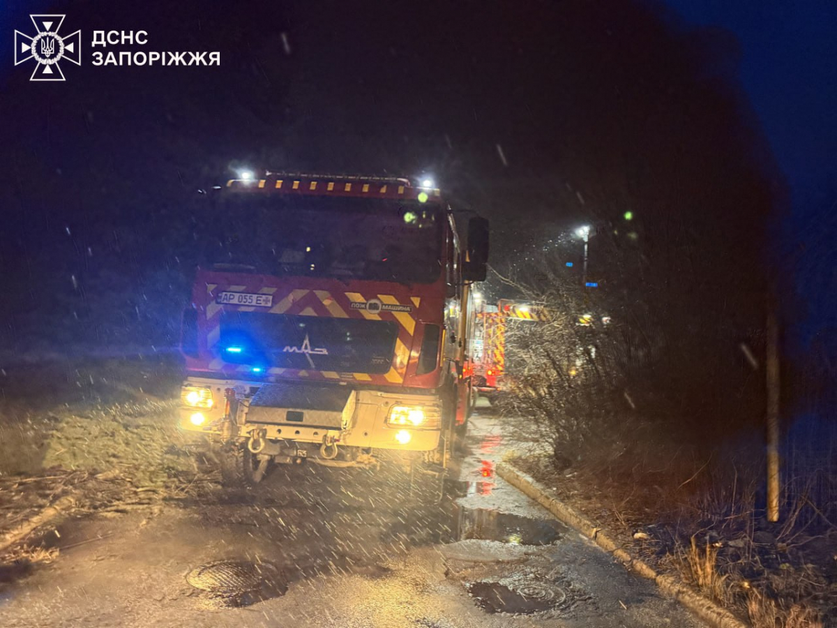 Пошкоджене житло та спалені авто: що відомо про наслідки атак по Запорізькій області (фото)